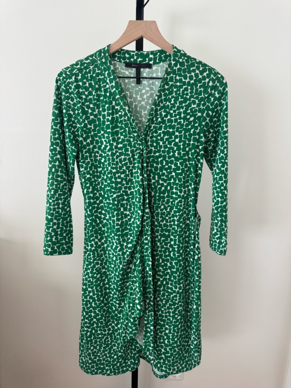 BCBGMaxAzria Green and White Printed V‑Neck Wrap Dress